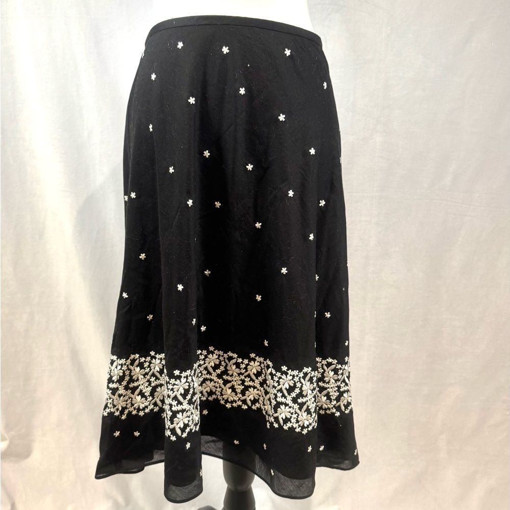 Ann Taylor 100% cotton black and white embroidered floral midi skirt size 6